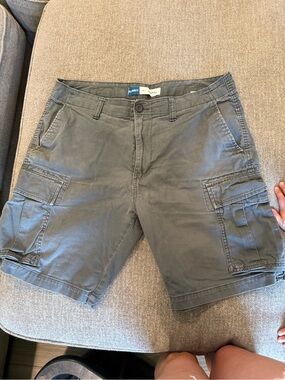 Old Navy Men’s Olive Cargo Shorts - Dark Olive